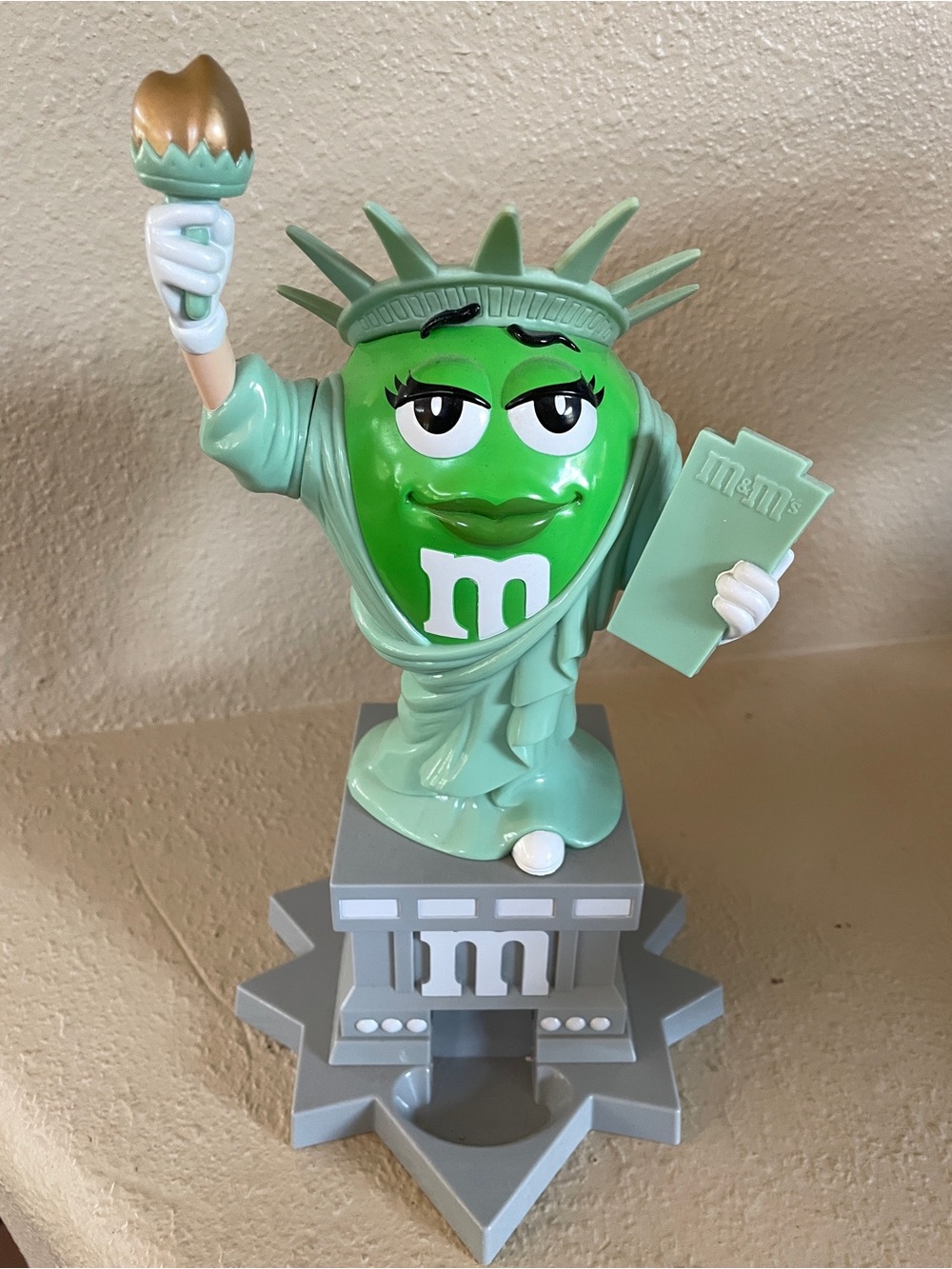 M&M'S Ms. Liberty Dispenser Base in Light Gray - Picture 5 of 5